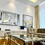 아파트호텔 Mondrian Luxury Old Town