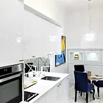아파트호텔 Mondrian Luxury Old Town 4*