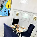아파트호텔 Mondrian Luxury Old Town
