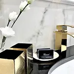 Mondrian Luxury Old Town 아파트호텔 4*