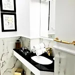Mondrian Luxury Old Town 아파트호텔