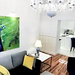 아파트호텔 Mondrian Luxury Old Town 4*