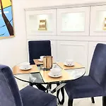 Hotel apartamentowy Mondrian Luxury Old Town Warszawa