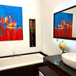 Mondrian Luxury Old Town 아파트호텔 4*