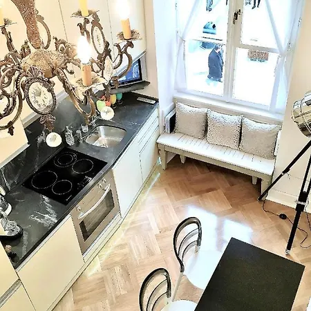 Mondrian Luxury Old Town Aparthotel 4*