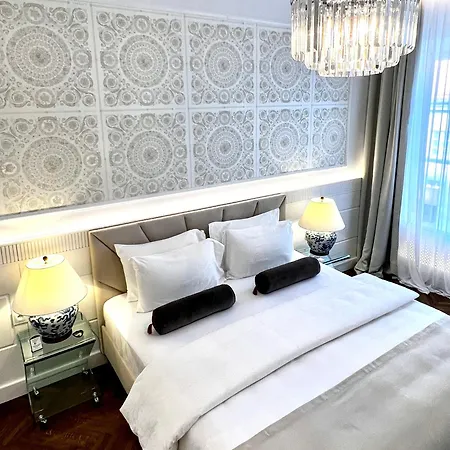 Mondrian Luxury Old Town Aparthotel 4*