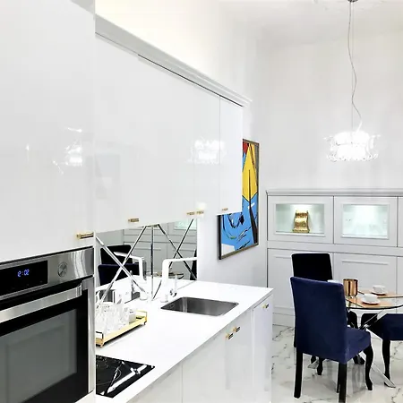 Apartmanhotel Mondrian Luxury Old Town 4*