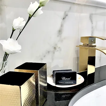 Mondrian Luxury Old Town Apartmanhotel 4*
