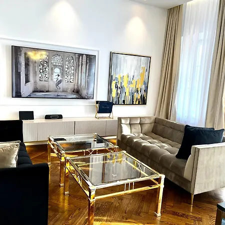 Mondrian Luxury Old Town Apartmanhotel Varsó
