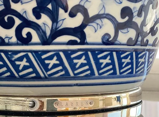 Mondrian Luxury Old Town 4*