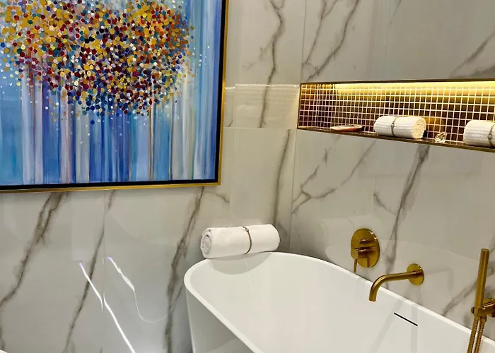 Ξενοδοχείο με διαμερίσματα Mondrian Luxury Old Town 4*