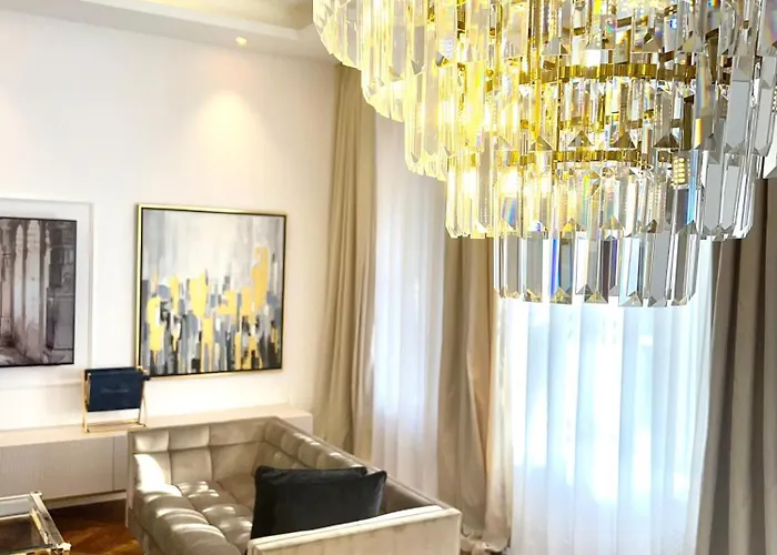 Mondrian Luxury Old Town 4*