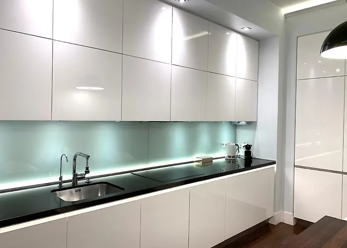 Ξενοδοχείο με διαμερίσματα Mondrian Luxury Old Town 4*