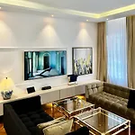 Mondrian Luxury Old Town Aparthotel Varsavia