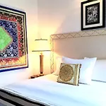 Mondrian Luxury Old Town 4*