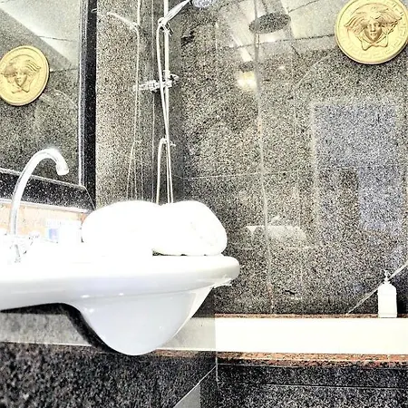 Mondrian Luxury Old Town Aparthotel 4*