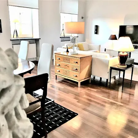 Mondrian Luxury Apartments Old Town 4*