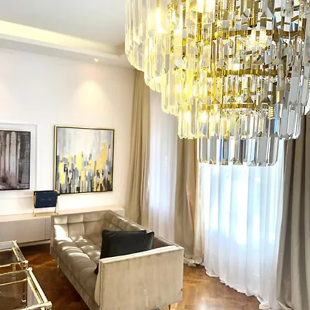 Mondrian Luxury Old Town 4*