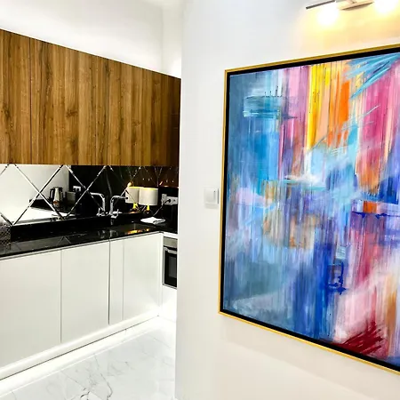 Ξενοδοχείο με διαμερίσματα Mondrian Luxury Old Town 4*