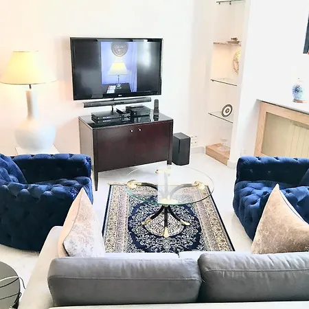 Mondrian Luxury Suites & Apartments Old Town Aparthotel