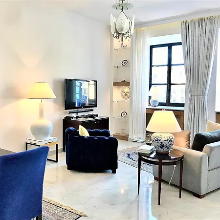 Mondrian Luxury Suites & Apartments Old Town Aparthotel