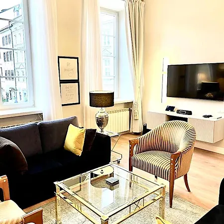 Mondrian Luxury Suites & Apartments Old Town Aparthotel