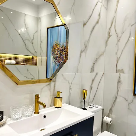 Mondrian Luxury Old Town 4*
