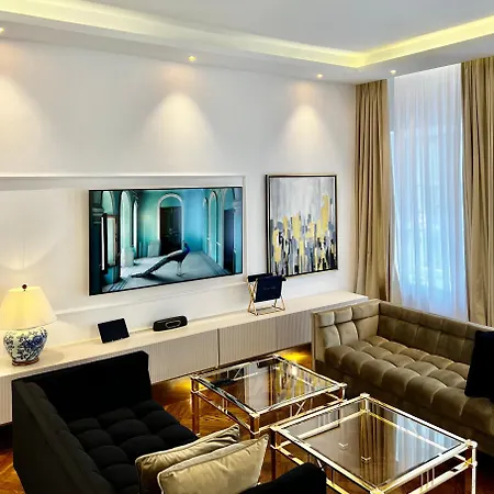 Mondrian Luxury Old Town Aparthotel Varšava