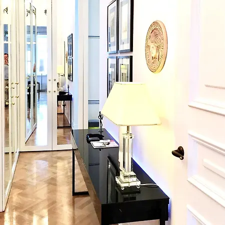 Mondrian Luxury Suites & Apartments Old Town Aparthotel