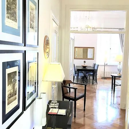 Mondrian Luxury Suites & Apartments Old Town Aparthotel *