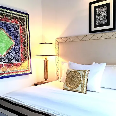 Mondrian Luxury Old Town 4*