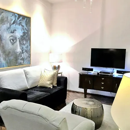 Ξενοδοχείο με διαμερίσματα Mondrian Luxury & Old Town