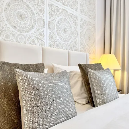 Mondrian Luxury Old Town Aparthotel Varšava
