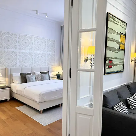 Mondrian Luxury Apartments Old Town