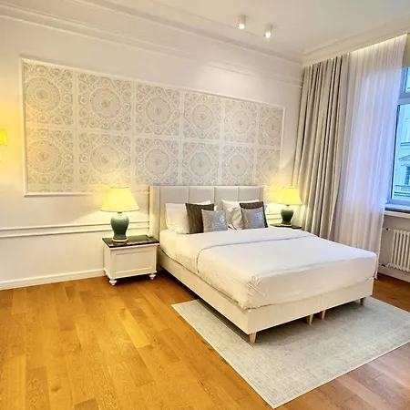 Mondrian Luxury Apartments Old Town