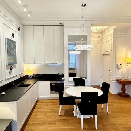 Mondrian Luxury Old Town Aparthotel 4*