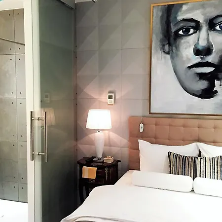 Mondrian Luxury Suites & Apartments Old Town Aparthotel *