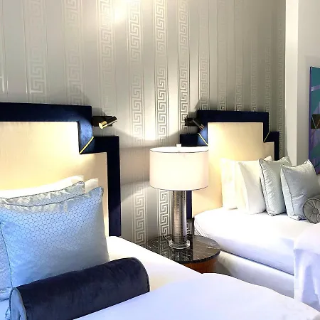 Ξενοδοχείο με διαμερίσματα Mondrian Luxury Old Town 4*
