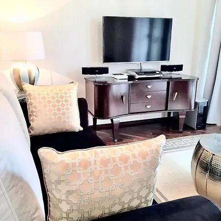 Apartmanhotel Mondrian Luxury & Old Town *