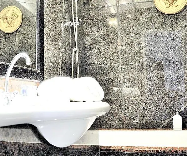 Mondrian Luxury Old Town Hotel apartamentowy 4*