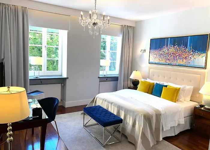 Mondrian Luxury Old Town 4*